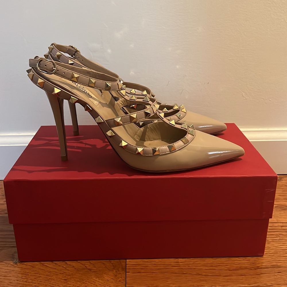 Valentino T-strap rockstud pump